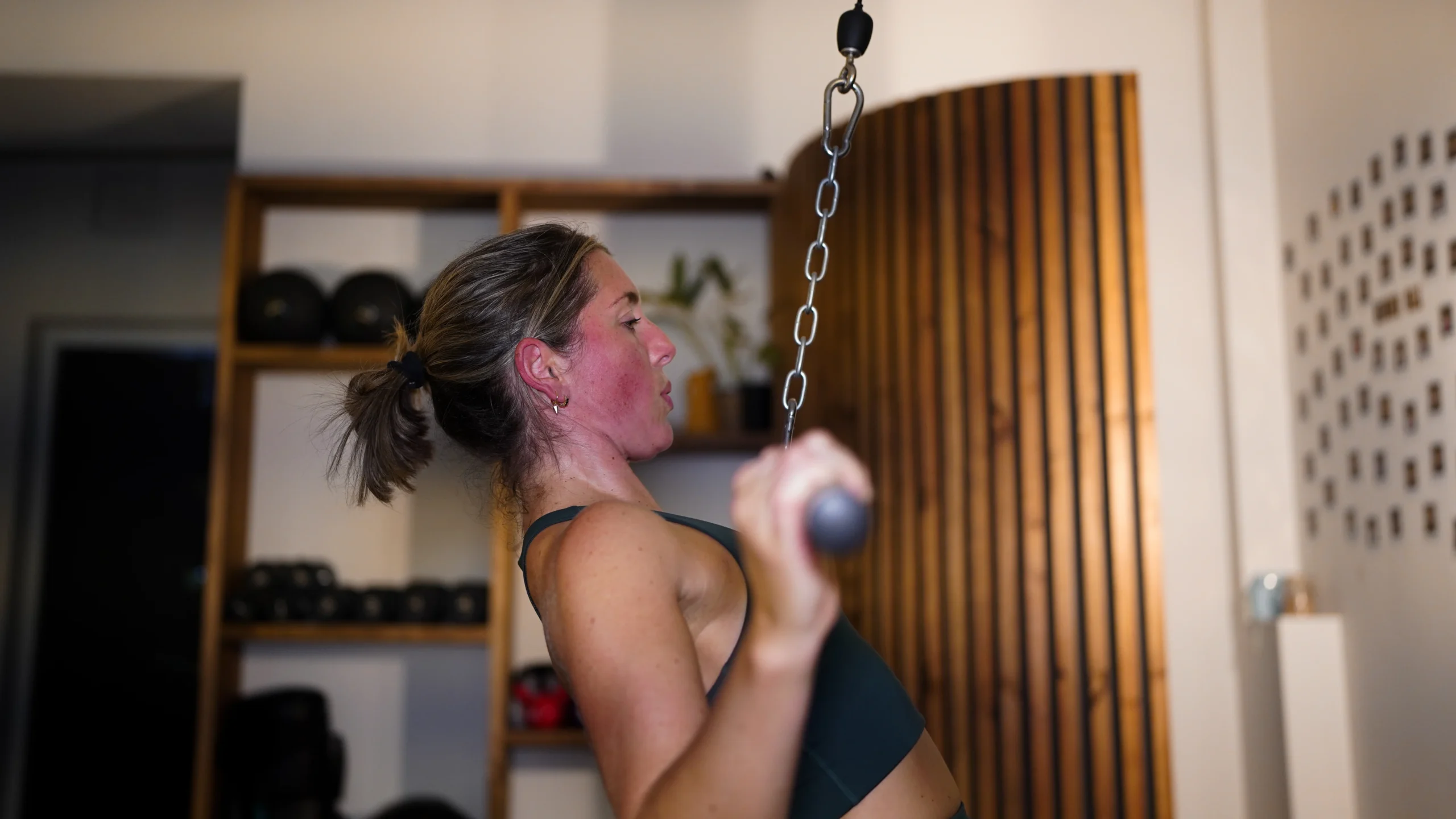 Her Fitness member dong lateral pull downs